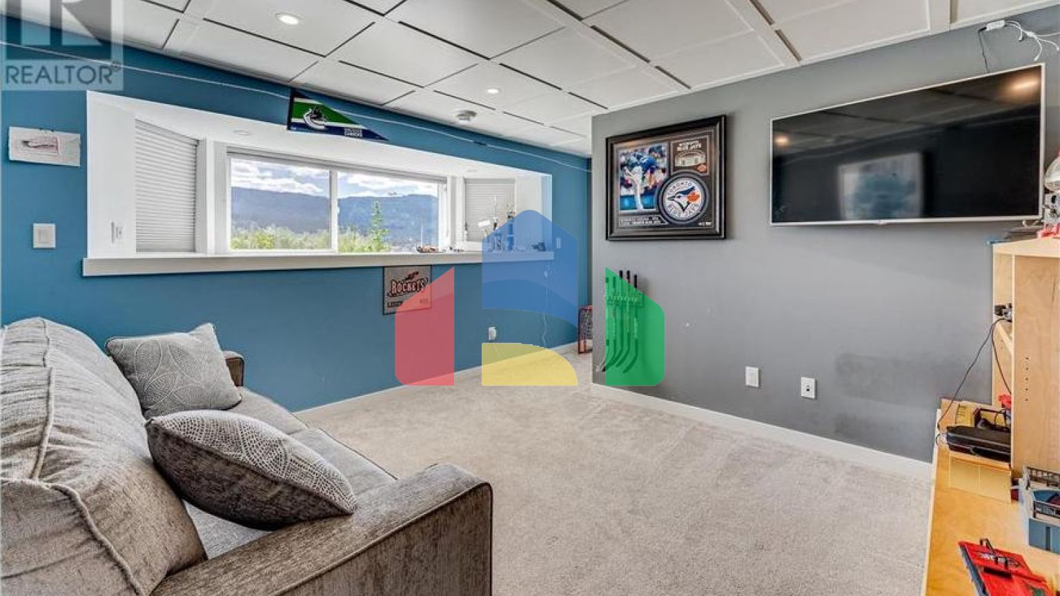 Residential - Single Family Home - Coldstream, Canada - Canada