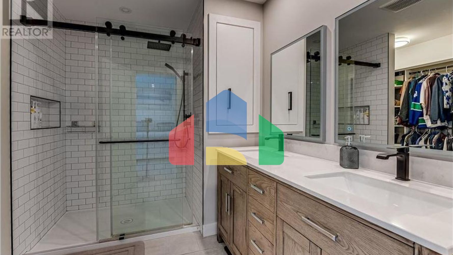 Residential - Single Family Home - Coldstream, Canada - Canada