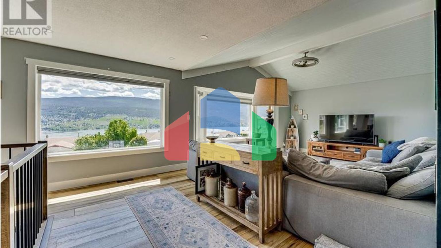 Residential - Single Family Home - Coldstream, Canada - Canada