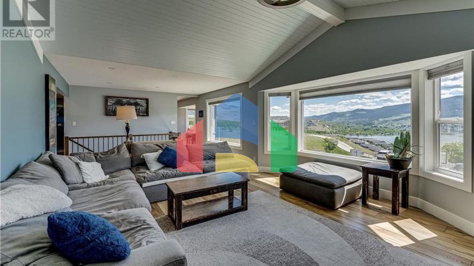 Residential - Single Family Home - Coldstream, Canada - Canada