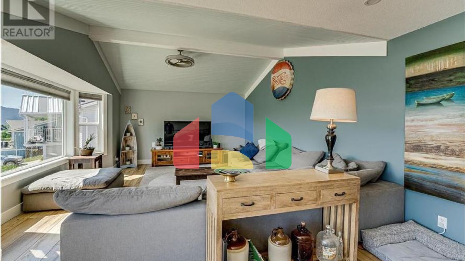 Residential - Single Family Home - Coldstream, Canada - Canada