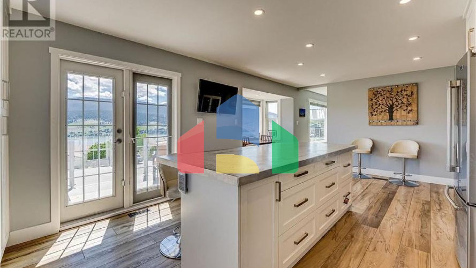 Residential - Single Family Home - Coldstream, Canada - Canada