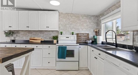 Residential - Single Family Home - McGregor, Canada - Canada