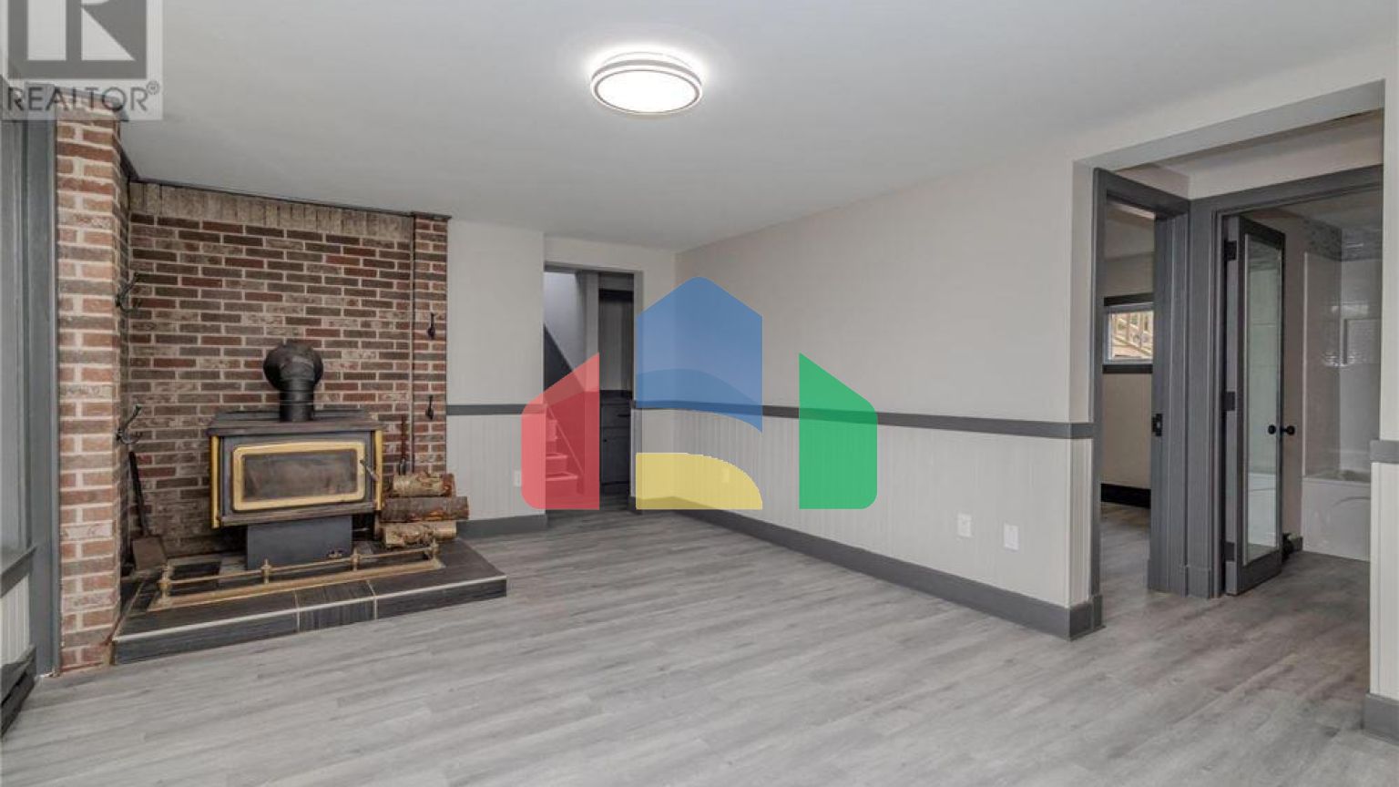 Residential - Single Family Home - Round Island, Canada - Canada