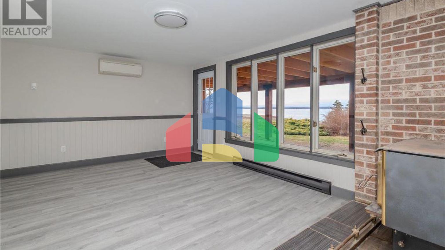 Residential - Single Family Home - Round Island, Canada - Canada