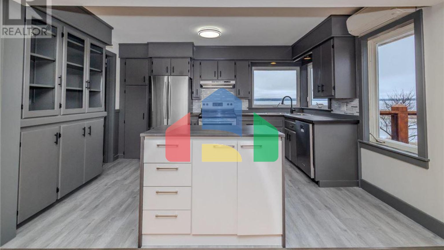 Residential - Single Family Home - Round Island, Canada - Canada