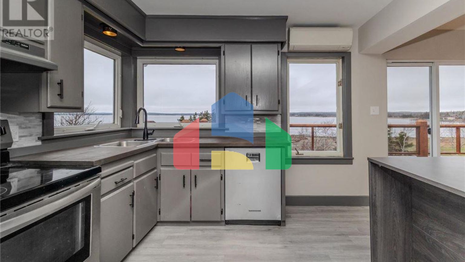 Residential - Single Family Home - Round Island, Canada - Canada