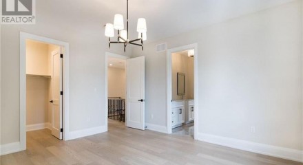 Residential - Single Family Home - Winona, Canada - Canada