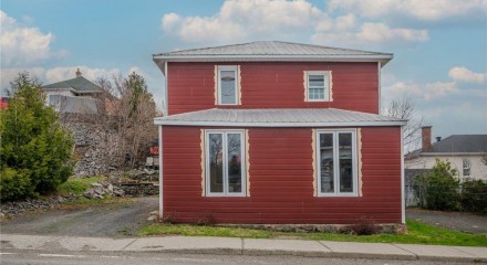 Residential - Two Level House - Saint-Mathieu-de-Rioux, Canada - Canada