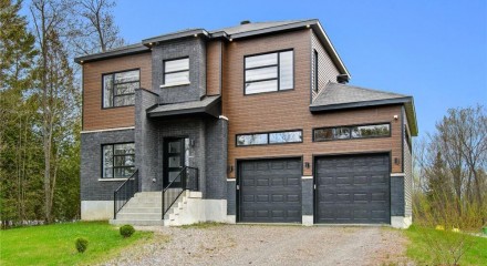 Residential - Two Level House - Mont-Cascades, Canada - Canada