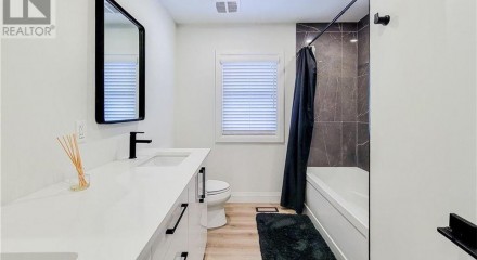 Residential - Single Family Home - Grimsby, Canada - Canada
