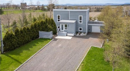 Residential - Two Level House - Montmagny, Canada - Canada