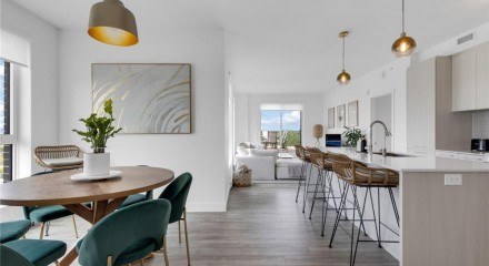 Residential - Condo/Apartment - Pointe-Claire, Canada - Canada