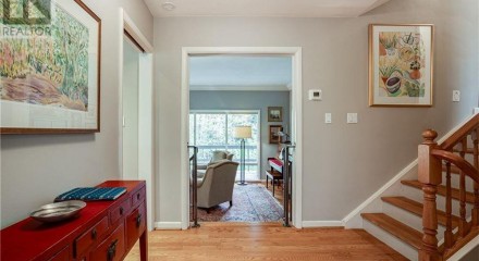 Residential - Single Family Home - Dundas, Canada - Canada