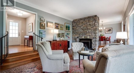 Residential - Single Family Home - Dundas, Canada - Canada
