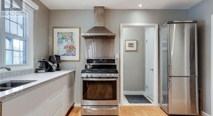 Residential - Single Family Home - Dundas, Canada - Canada