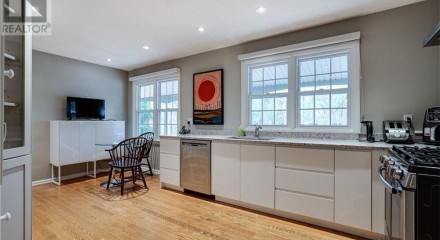 Residential - Single Family Home - Dundas, Canada - Canada