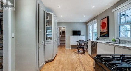 Residential - Single Family Home - Dundas, Canada - Canada