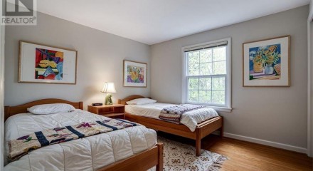 Residential - Single Family Home - Dundas, Canada - Canada