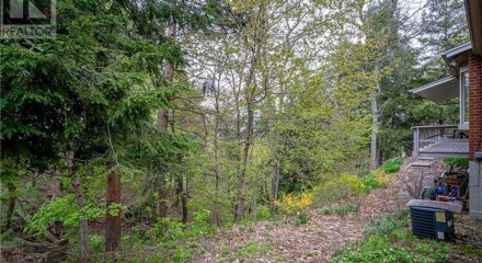 Residential - Single Family Home - Dundas, Canada - Canada