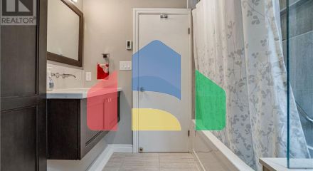 Residential - Single Family Home - Dundas, Canada - Canada