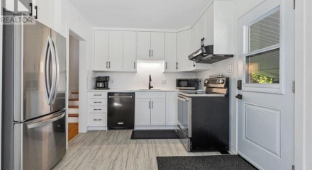Residential - Single Family Home - St. Thomas, Canada - Canada