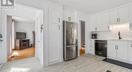 Residential - Single Family Home - St. Thomas, Canada - Canada