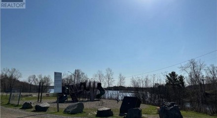 Residential - Single Family Home - Greater Sudbury, Canada - Canada