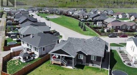 Residential - Single Family Home - Sundre, Canada - Canada