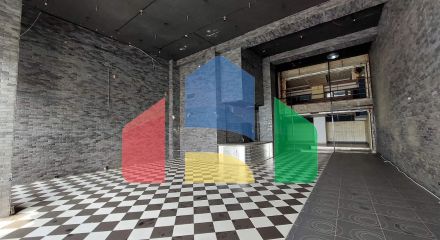 Продаж - Комерційна нерухомість 405 m² в Салоніках