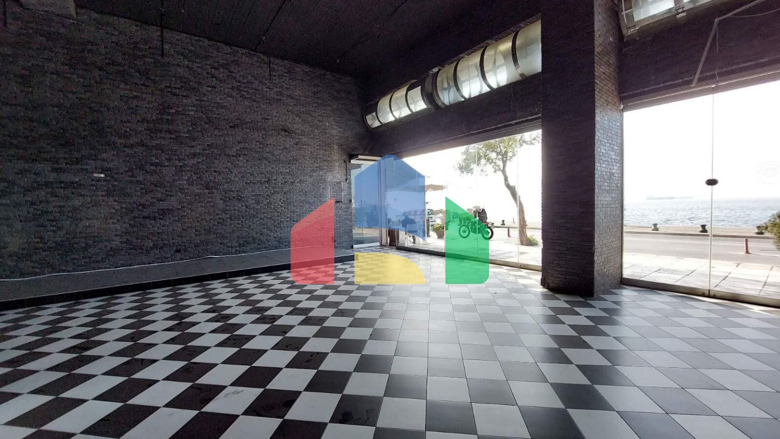 Продаж - Комерційна нерухомість 405 m² в Салоніках