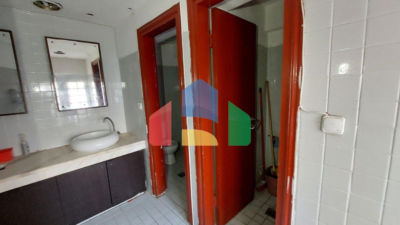 Продаж - Комерційна нерухомість 405 m² в Салоніках