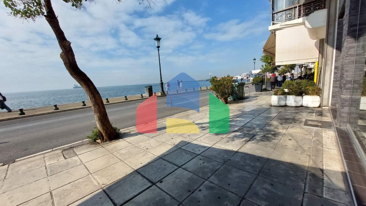 Продаж - Комерційна нерухомість 405 m² в Салоніках