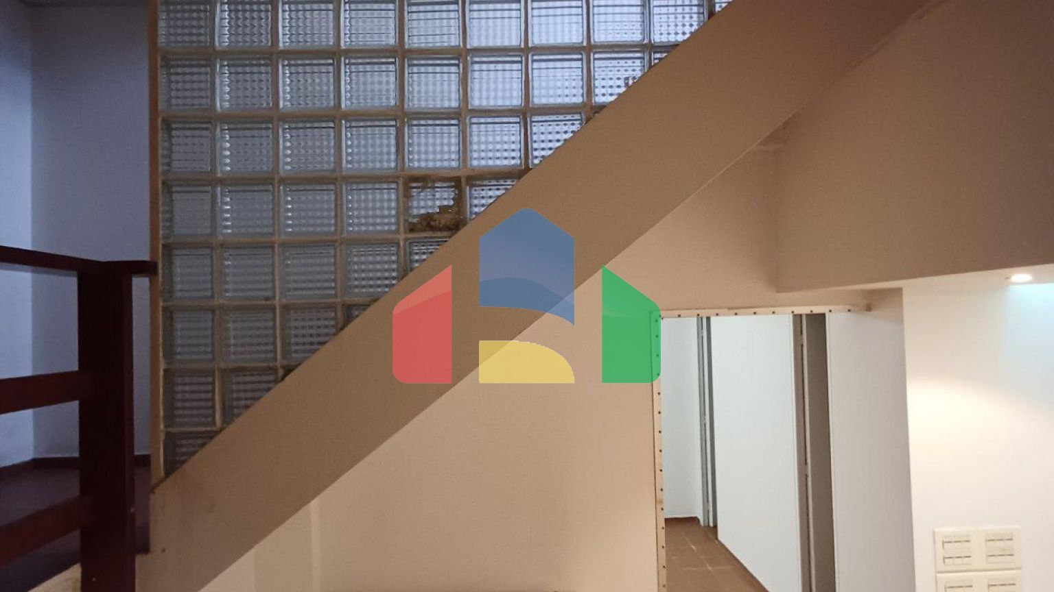 Продаж - Комерційна нерухомість 193 m² в Салоніках