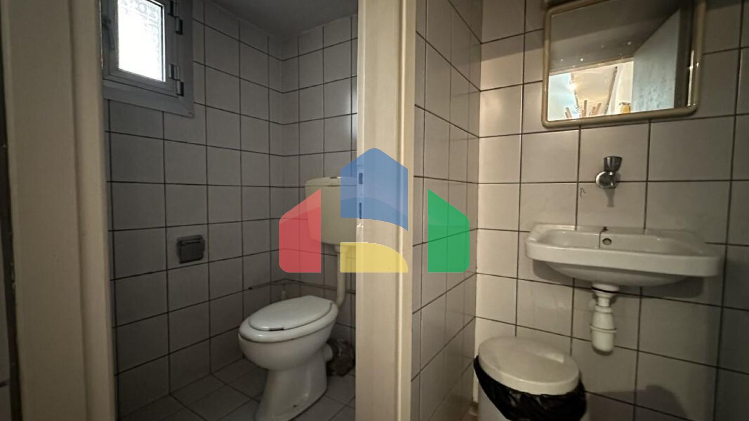 Продаж - Комерційна нерухомість 193 m² в Салоніках