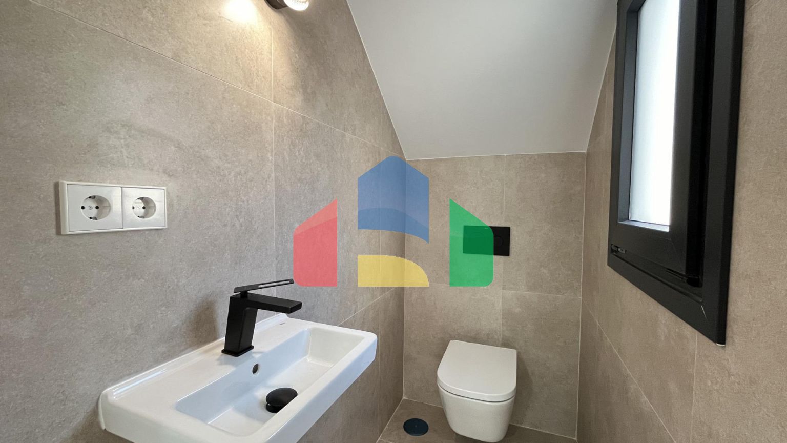 Новая вилла с частным бассейном, готовая к заселению, всего в 500 м от пляжа