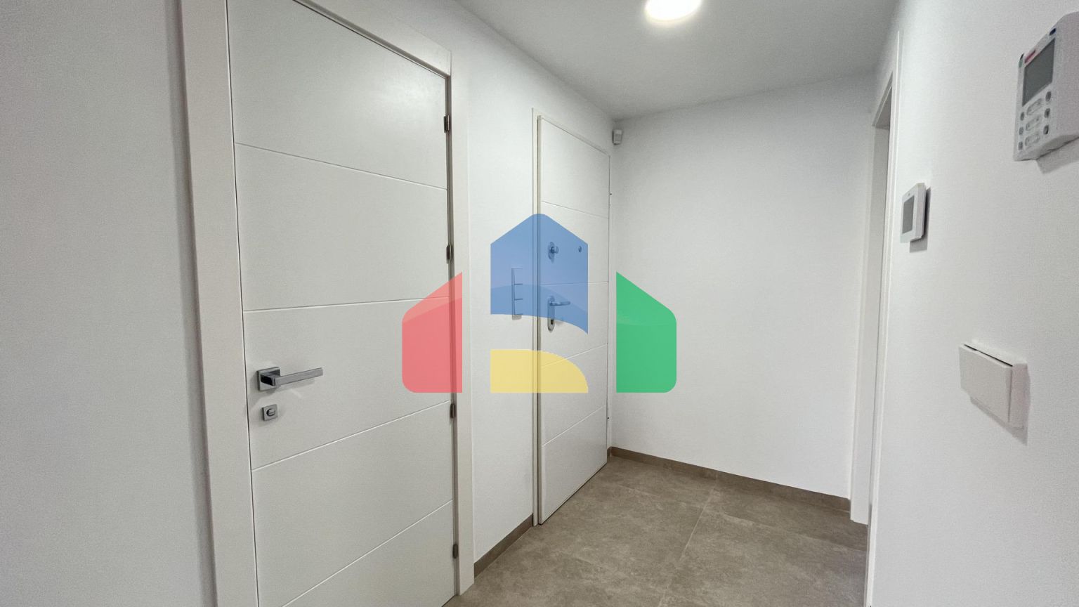 Новая вилла с частным бассейном, готовая к заселению, всего в 500 м от пляжа