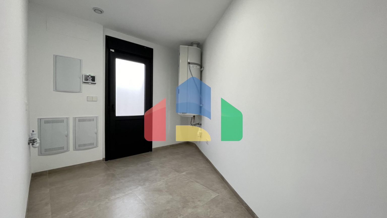 Новая вилла с частным бассейном, готовая к заселению, всего в 500 м от пляжа