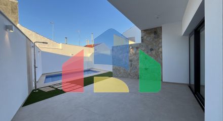 Новая вилла с частным бассейном, готовая к заселению, всего в 500 м от пляжа