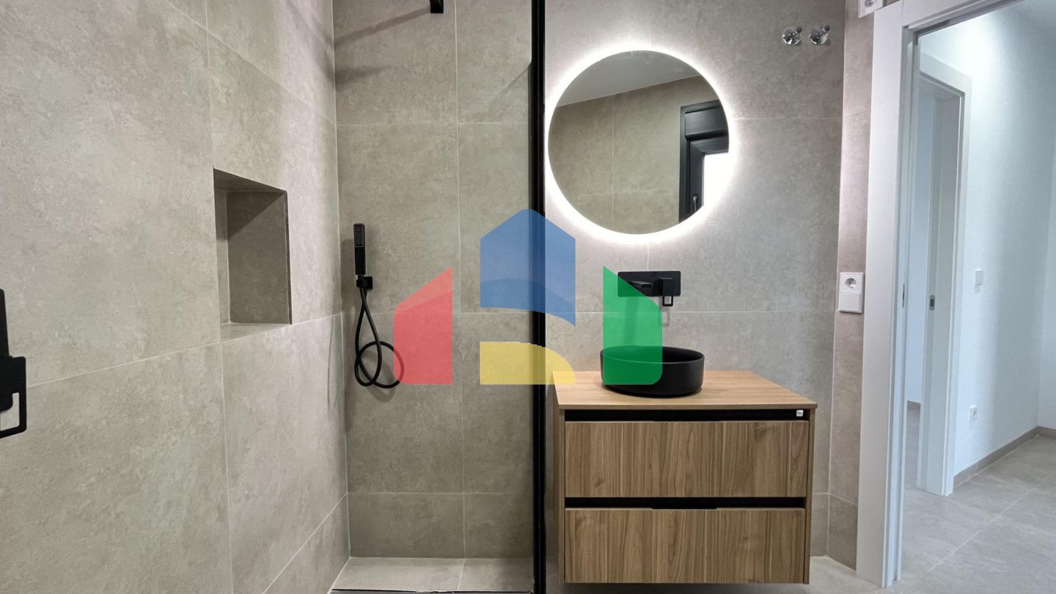 Новая вилла с частным бассейном, готовая к заселению, всего в 500 м от пляжа