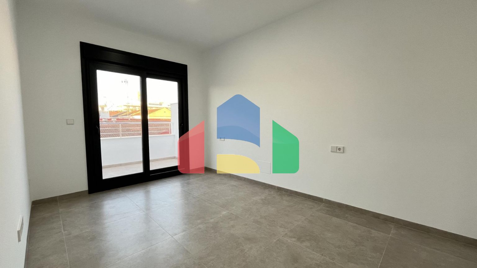 Новая вилла с частным бассейном, готовая к заселению, всего в 500 м от пляжа