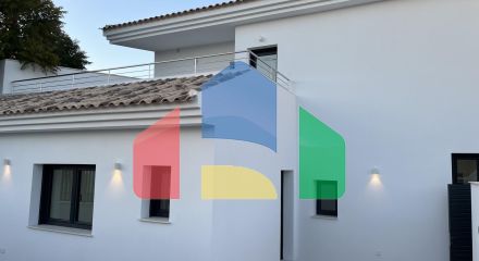 Новая вилла с частным бассейном, готовая к заселению, всего в 500 м от пляжа