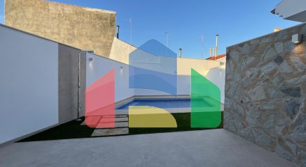 Новая вилла с частным бассейном, готовая к заселению, всего в 500 м от пляжа