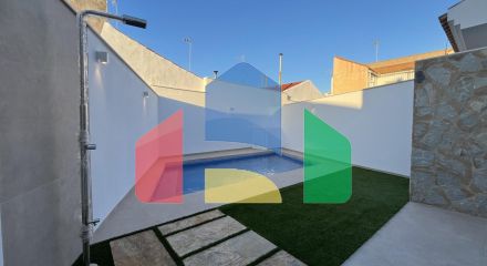 Новая вилла с частным бассейном, готовая к заселению, всего в 500 м от пляжа