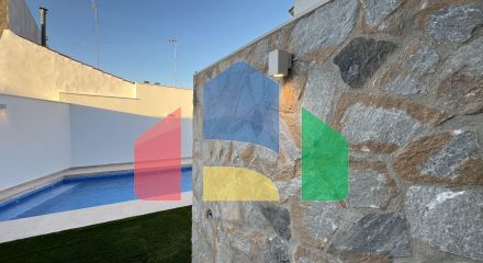 Новая вилла с частным бассейном, готовая к заселению, всего в 500 м от пляжа