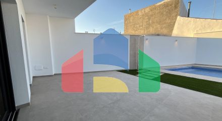 Новая вилла с частным бассейном, готовая к заселению, всего в 500 м от пляжа