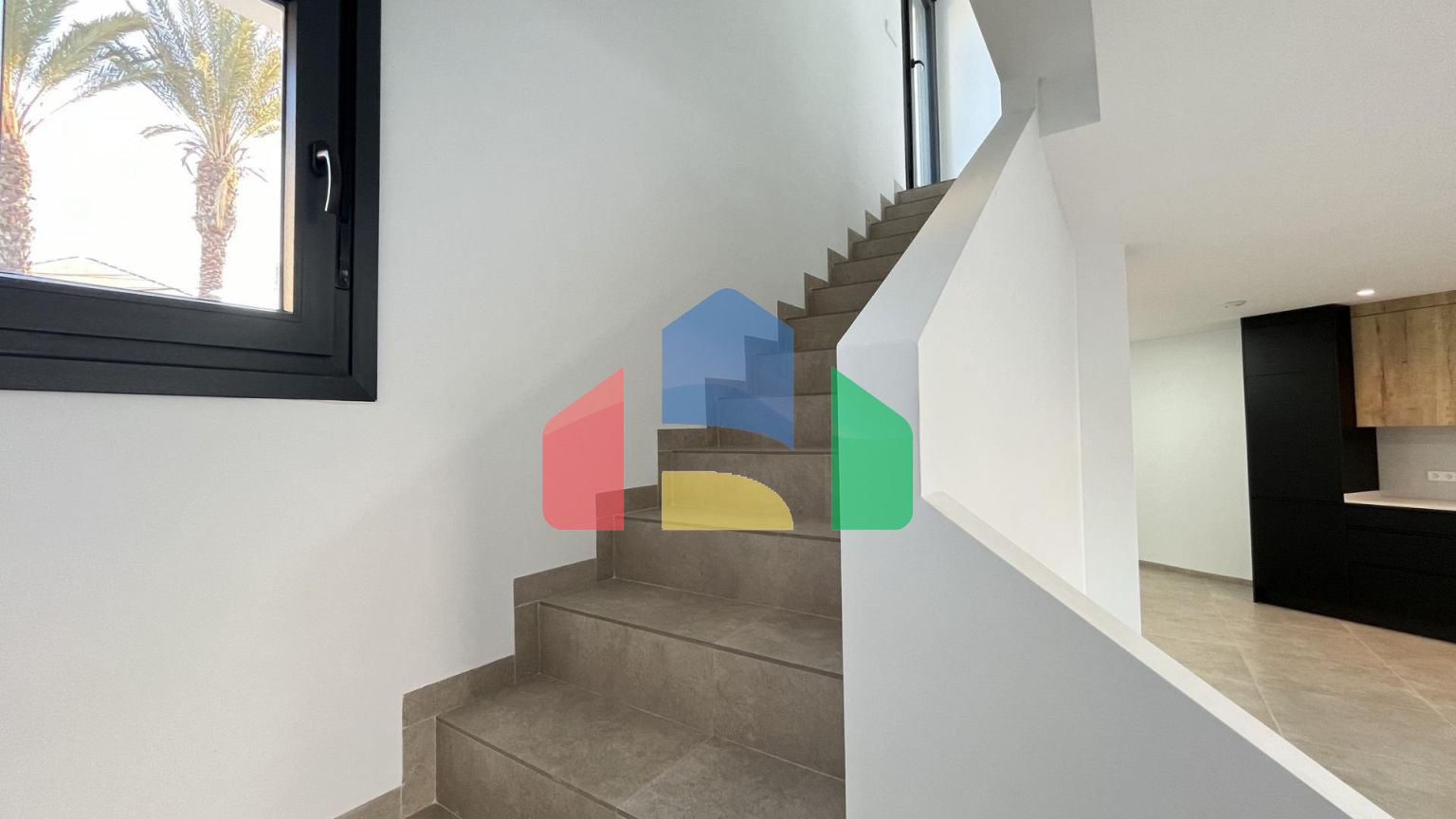 Новая вилла с частным бассейном, готовая к заселению, всего в 500 м от пляжа