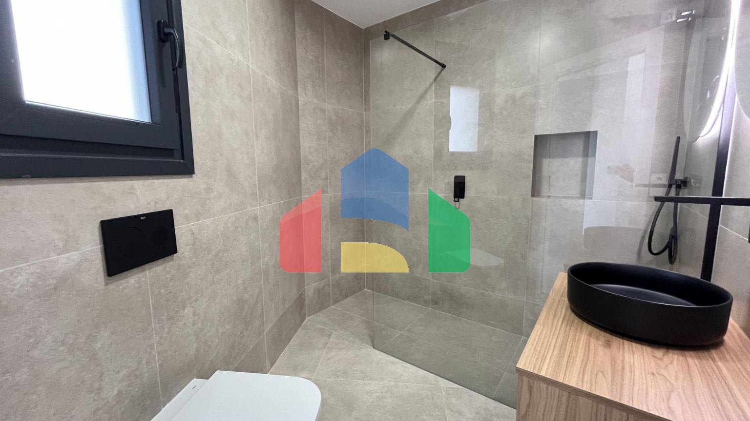 Новая вилла с частным бассейном, готовая к заселению, всего в 500 м от пляжа