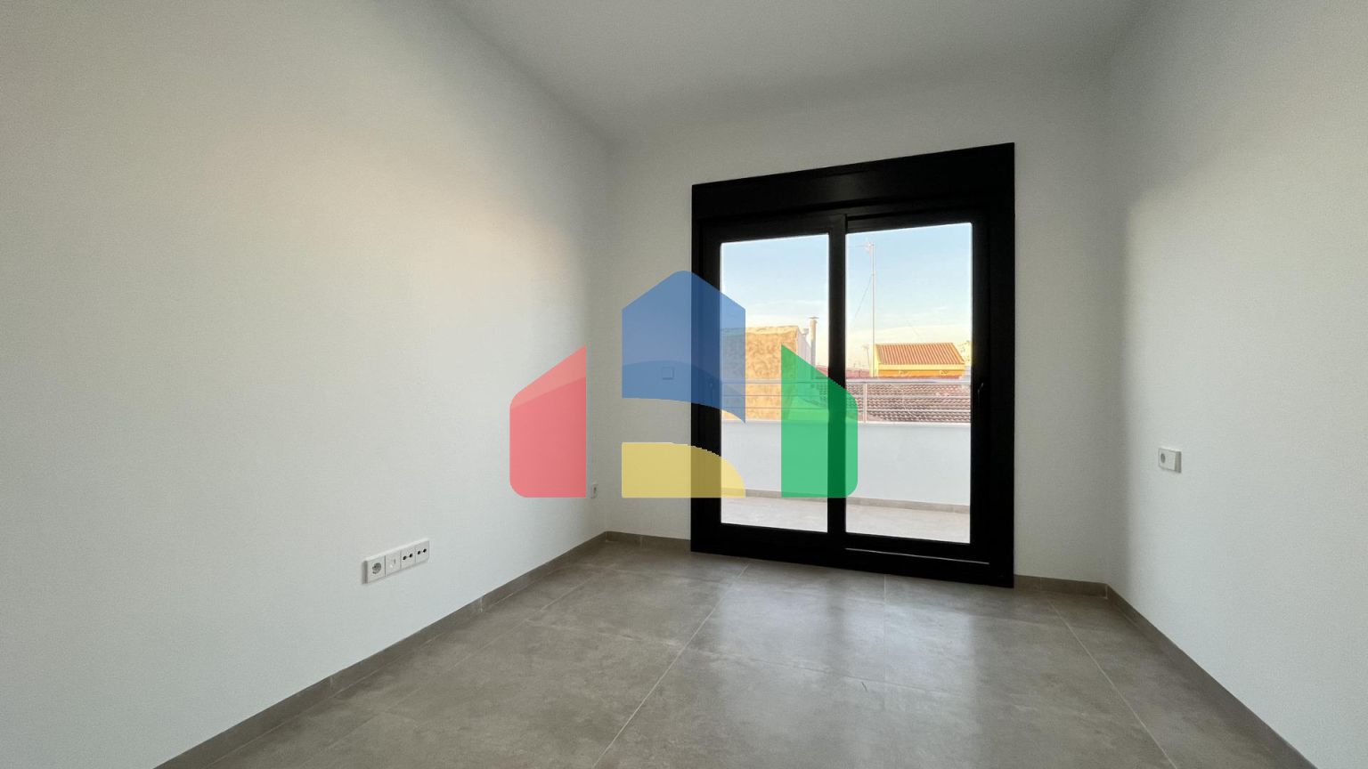 Новая вилла с частным бассейном, готовая к заселению, всего в 500 м от пляжа