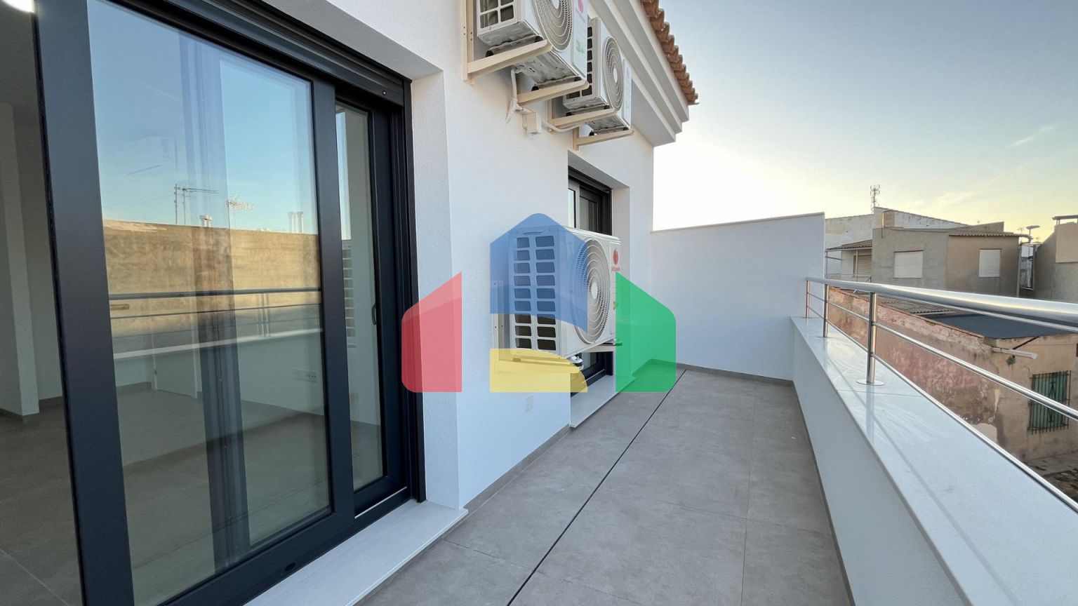 Новая вилла с частным бассейном, готовая к заселению, всего в 500 м от пляжа